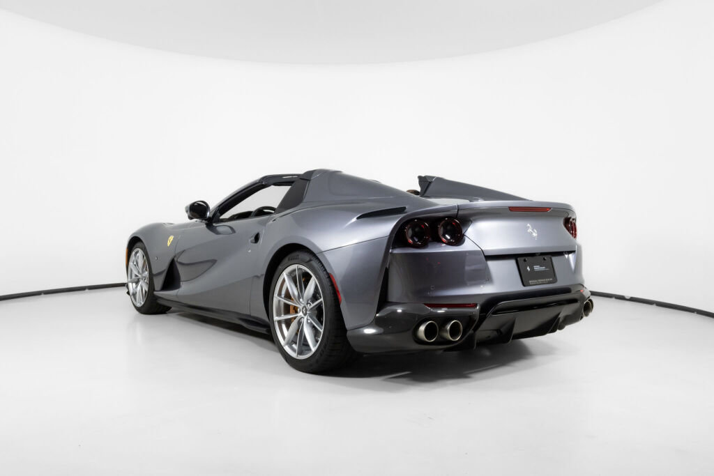 Used 2021 Ferrari 812 GTS image 4