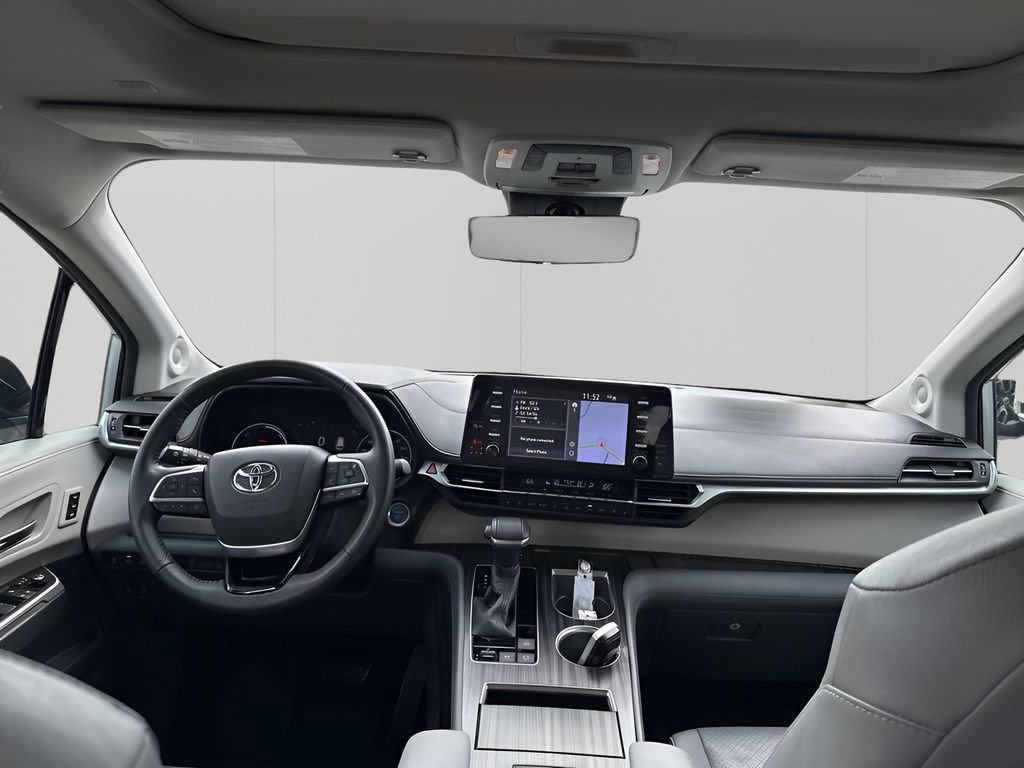 Used 2021 Toyota Sienna Limited image 21