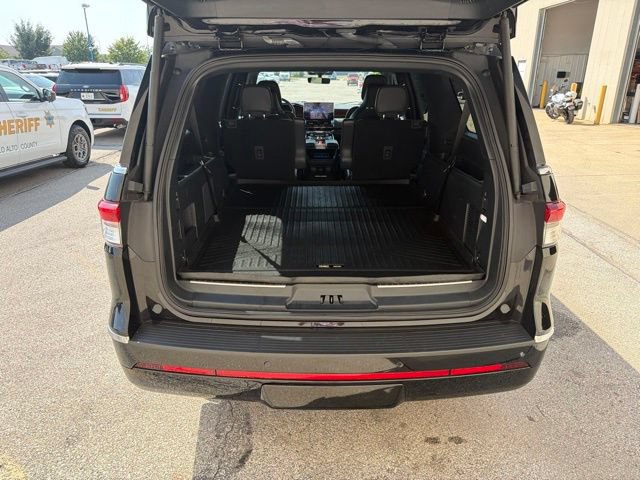 Used 2023 Lincoln Navigator L Reserve AWD/4WD image 14