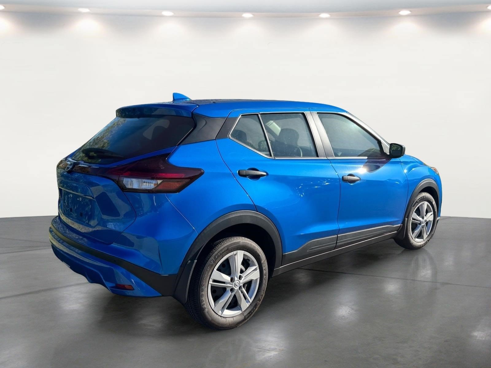Used 2024 Nissan Kicks S FWD image 17
