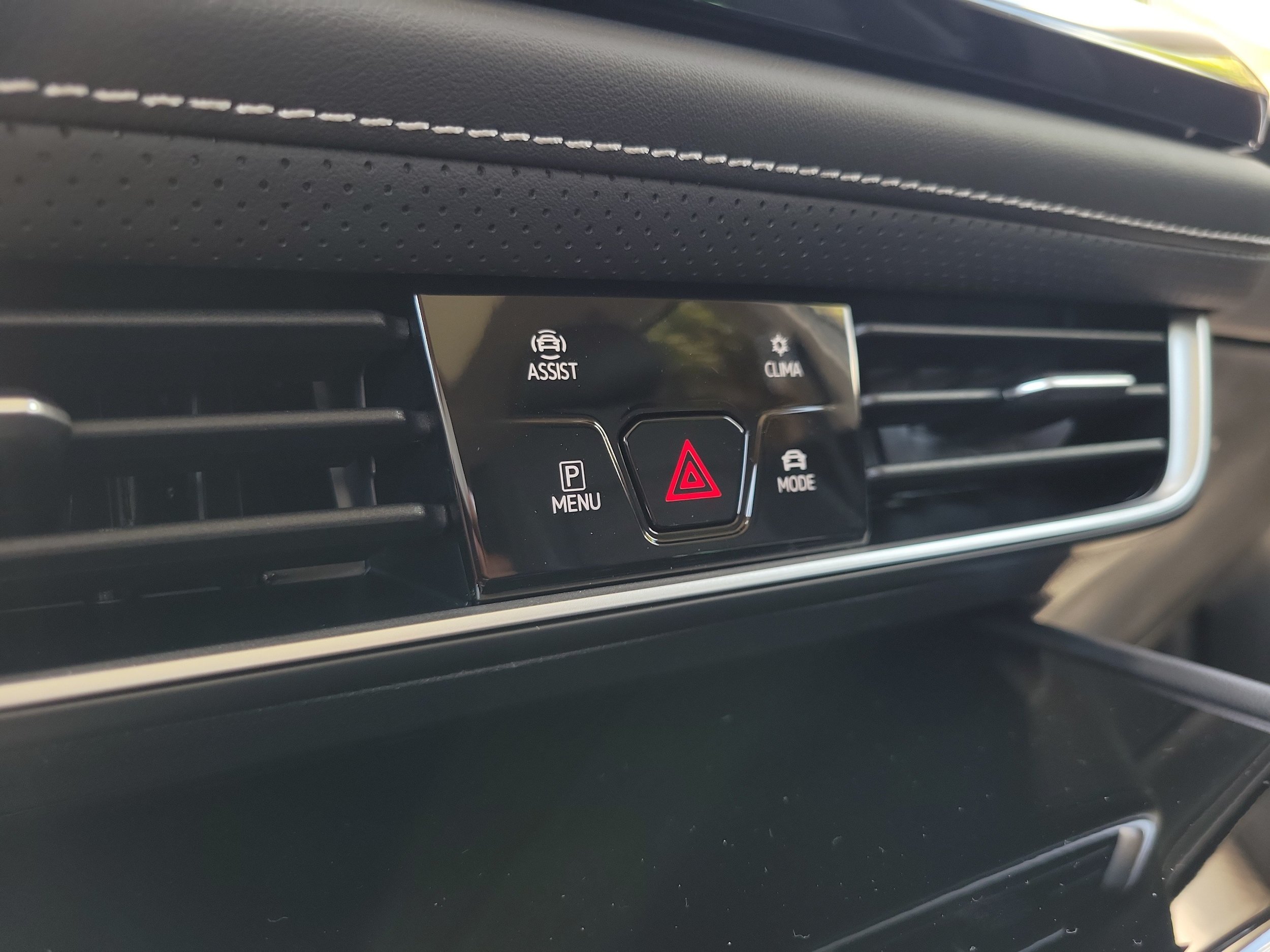 New 2026 Volkswagen Atlas SE FWD image 25