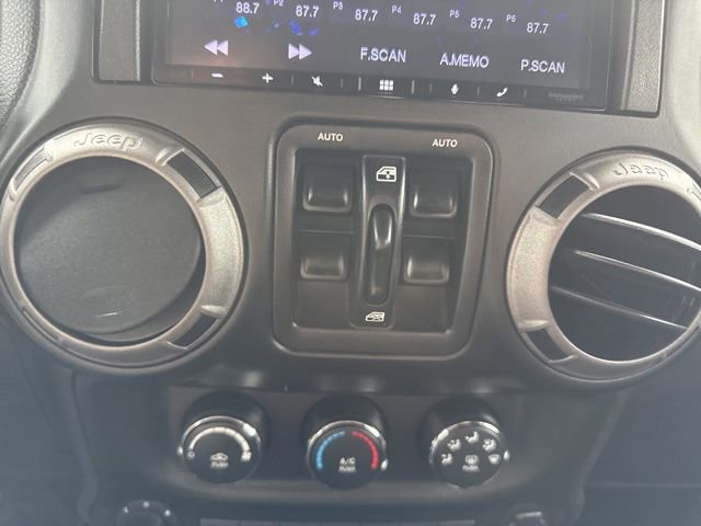 Used 2015 Jeep Wrangler Unlimited Sport w/ Quick Order Package 24S AWD/4WD image 17