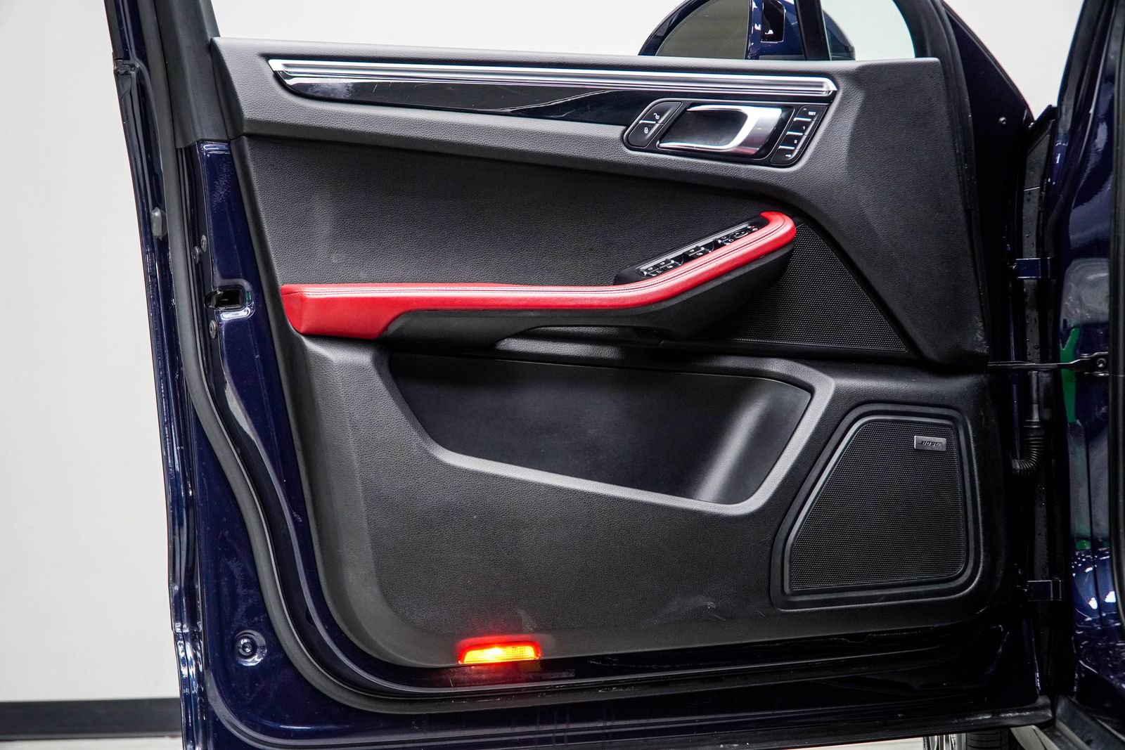 Used 2018 Porsche Macan S image 39