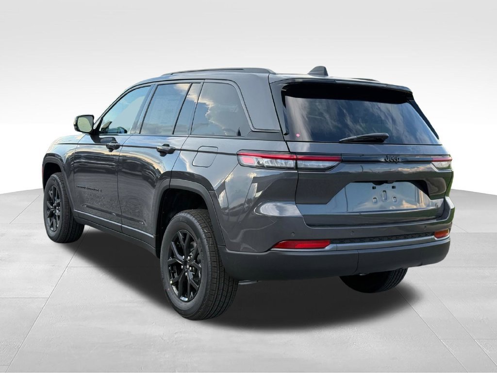 New 2026 Jeep Grand Cherokee Altitude RWD image 3