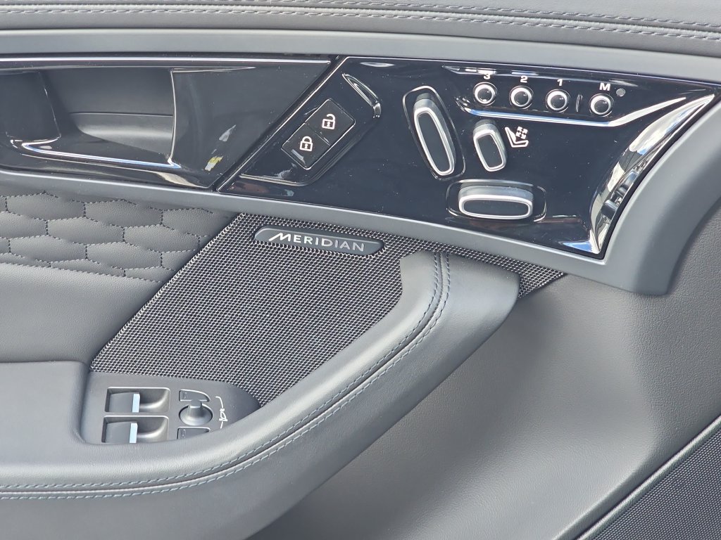 Certified 2024 Jaguar F-TYPE R AWD/4WD image 26