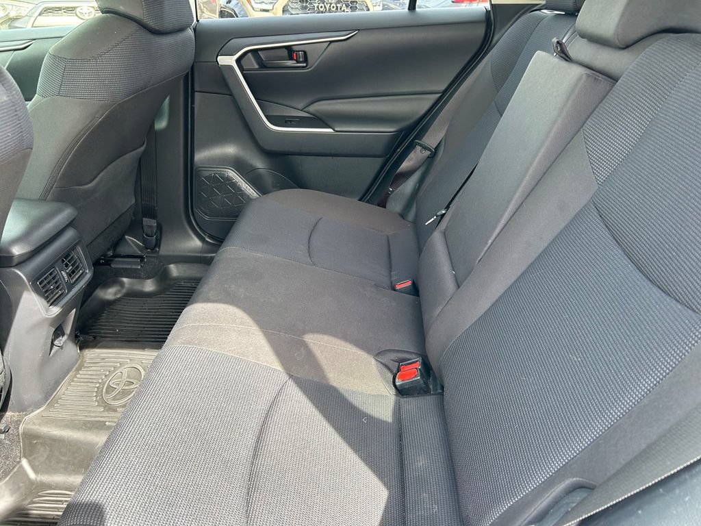 Used 2022 Toyota RAV4 LE AWD/4WD image 16