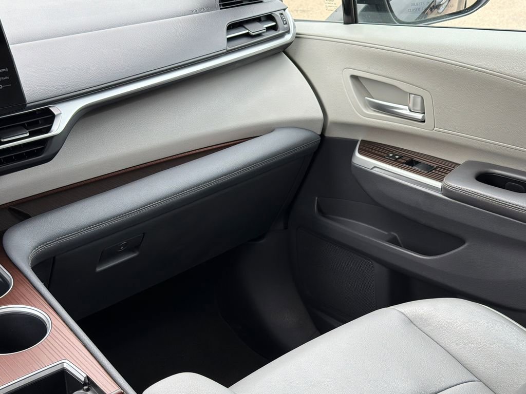 Used 2024 Toyota Sienna XLE image 14
