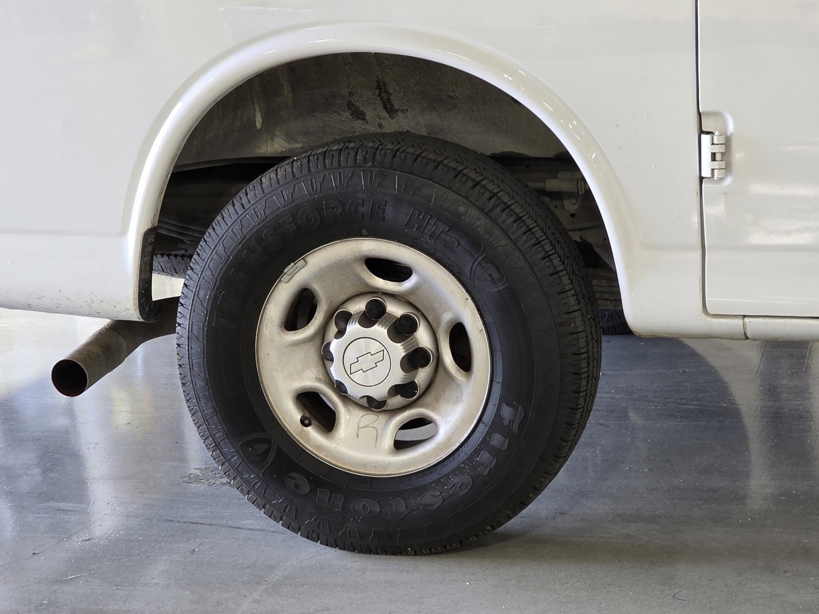 Used 2018 Chevrolet Express 2500 LS w/ Driver Convenience Package image 9