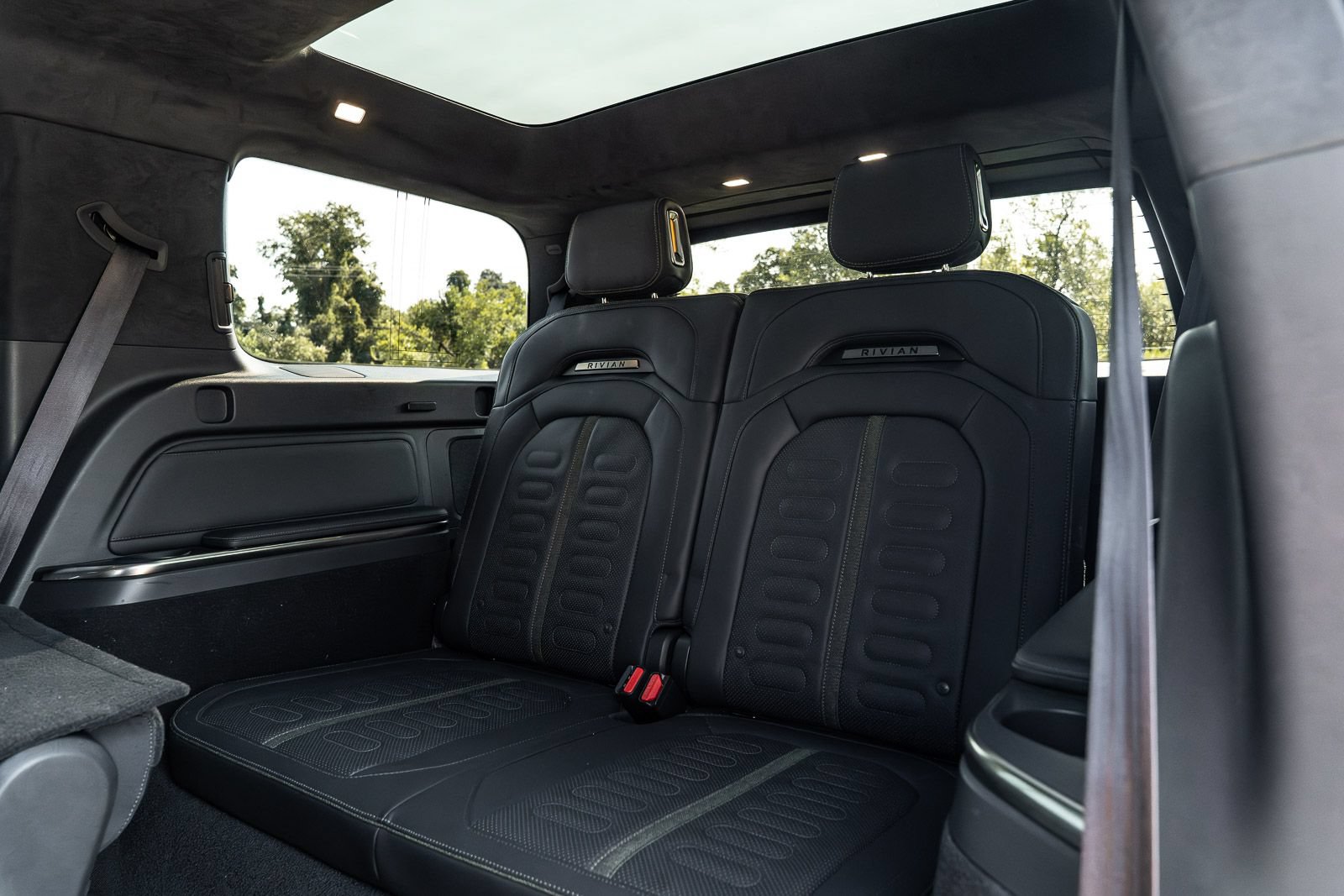 Used 2023 Rivian R1S Adventure AWD/4WD image 22