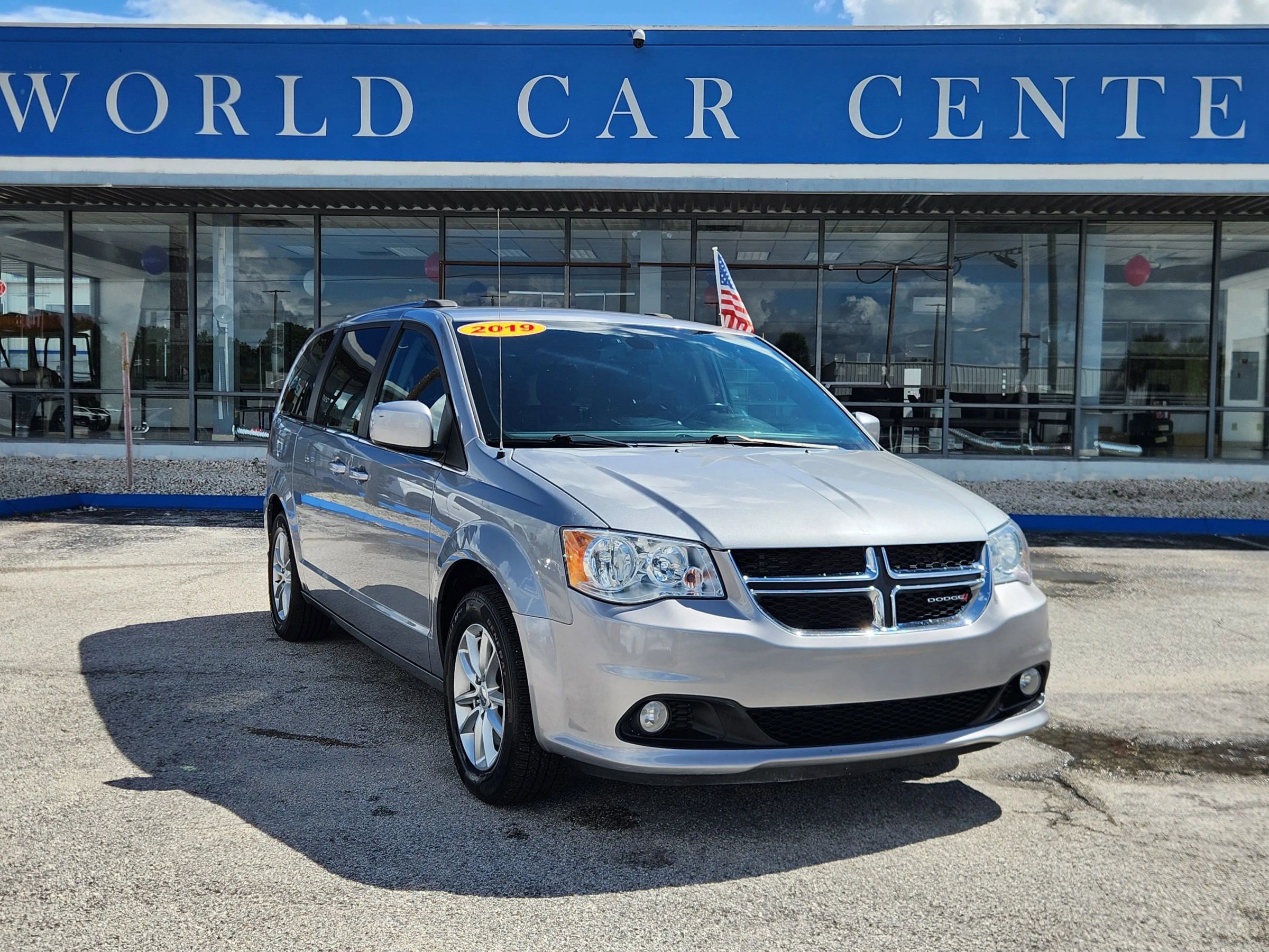 Used 2019 Dodge Grand Caravan SXT image 1