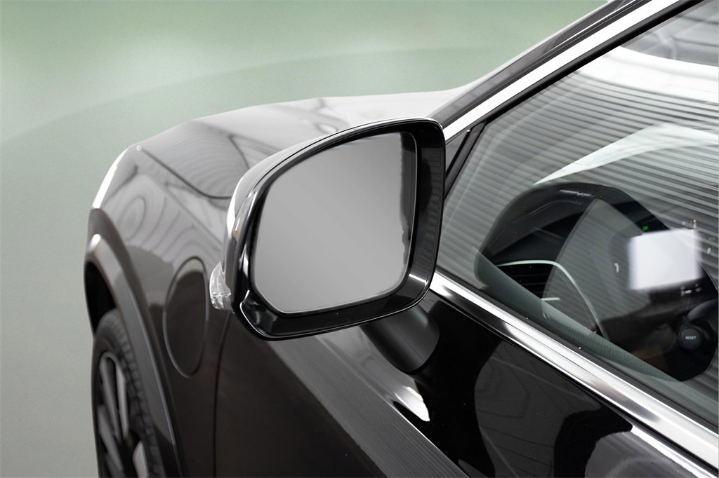 Certified 2025 Volvo XC90 T8 Plus image 8