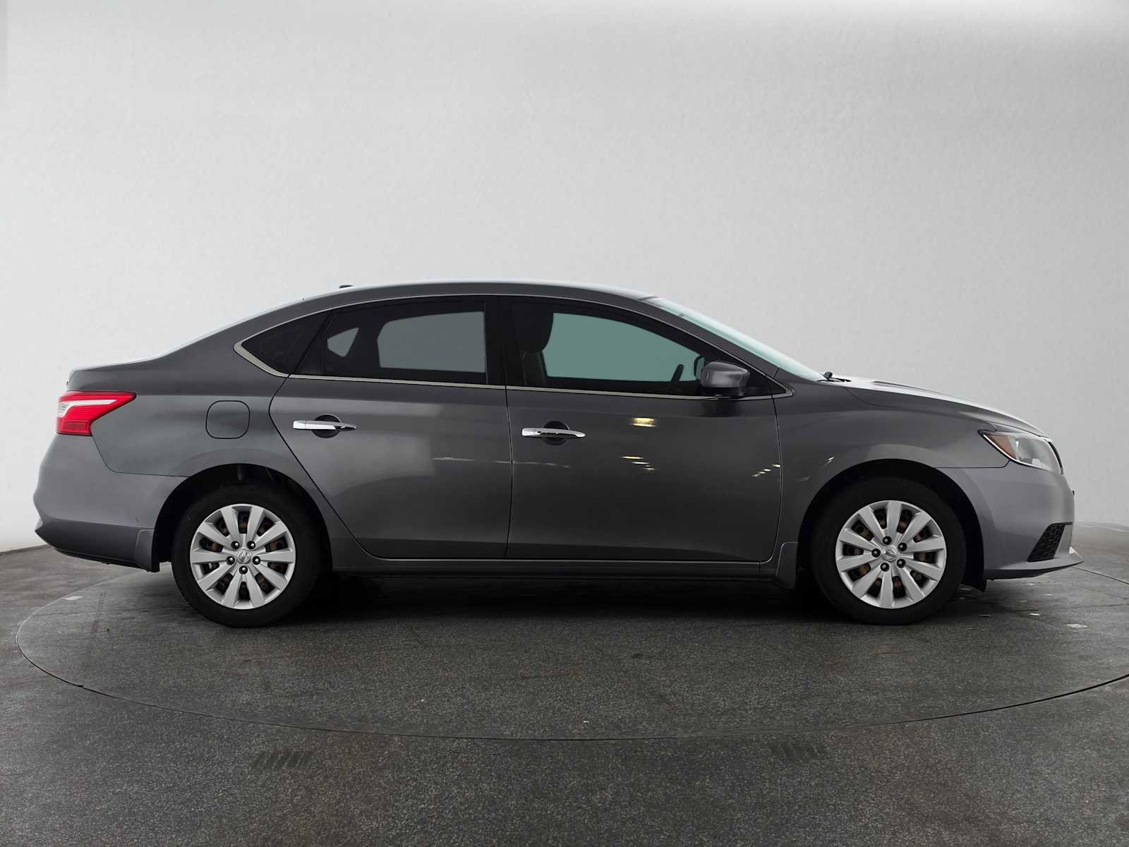Used 2017 Nissan Sentra SV w/ Driver's Assist Package FWD image 2