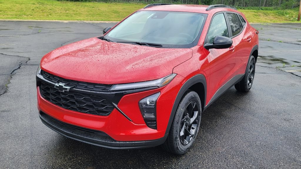 New 2026 Chevrolet Trax LT w/ Driver Confidence Package FWD image 3