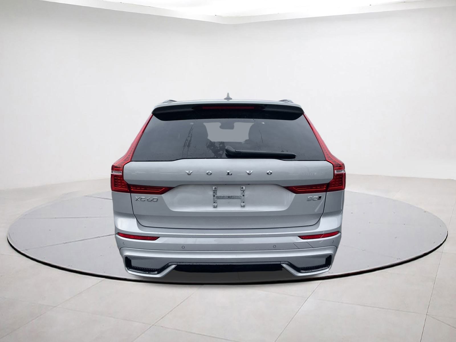 Used 2025 Volvo XC60 B5 Plus image 5