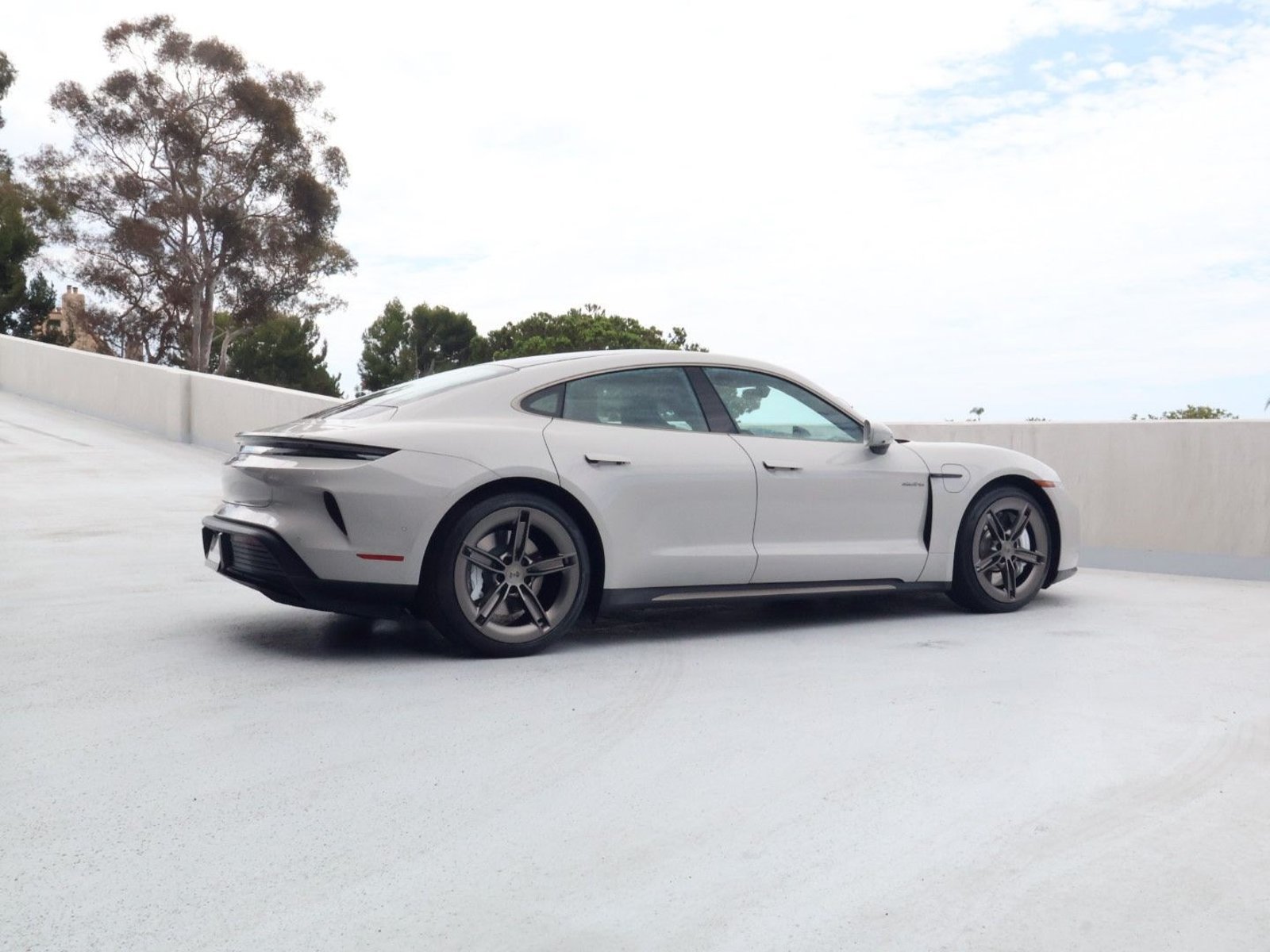 Certified 2025 Porsche Taycan Turbo AWD/4WD image 8