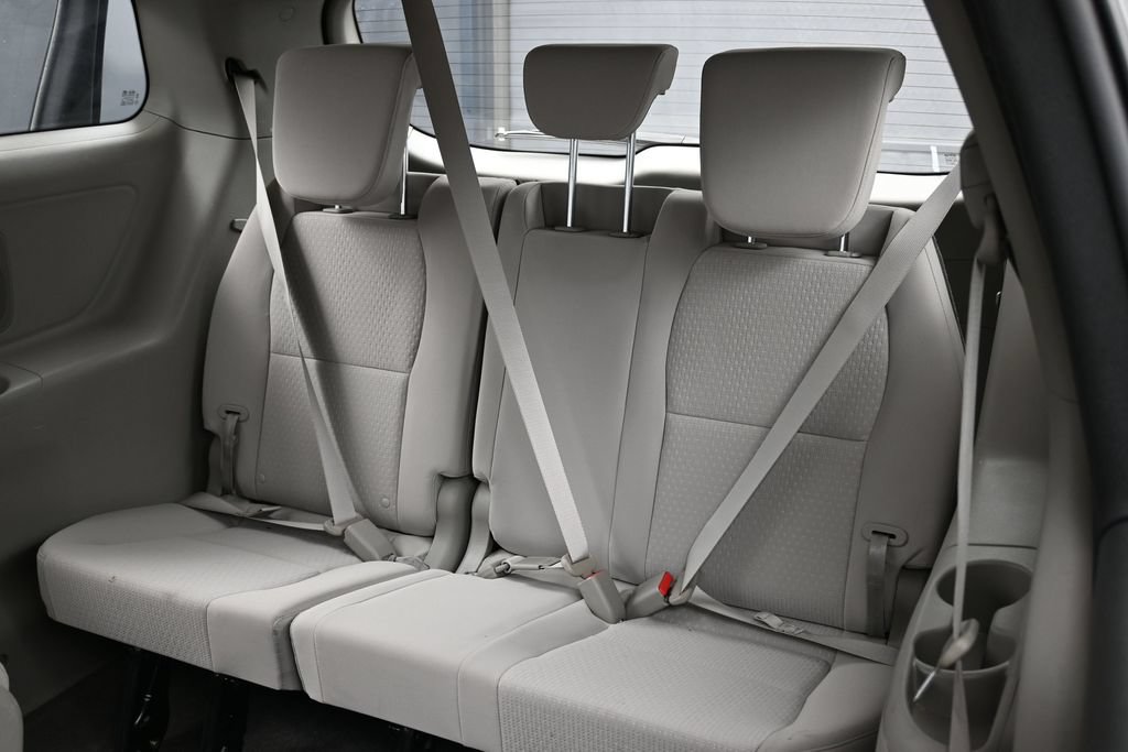 Used 2018 Kia Sedona L FWD image 30