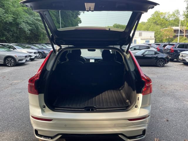 Certified 2024 Volvo XC60 B5 Plus AWD/4WD image 16