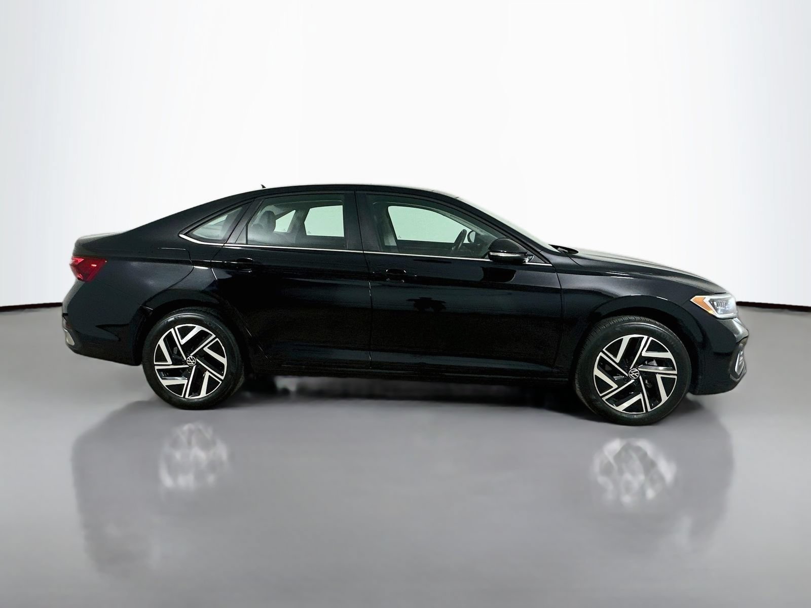 Used 2024 Volkswagen Jetta SEL FWD image 4