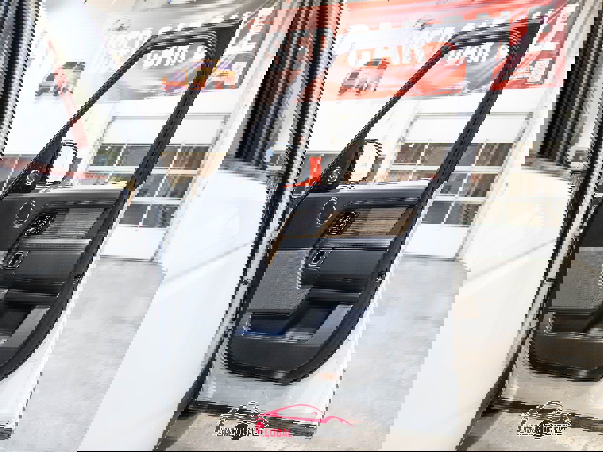 Used 2018 Land Rover Range Rover Long Wheelbase Supercharged image 44