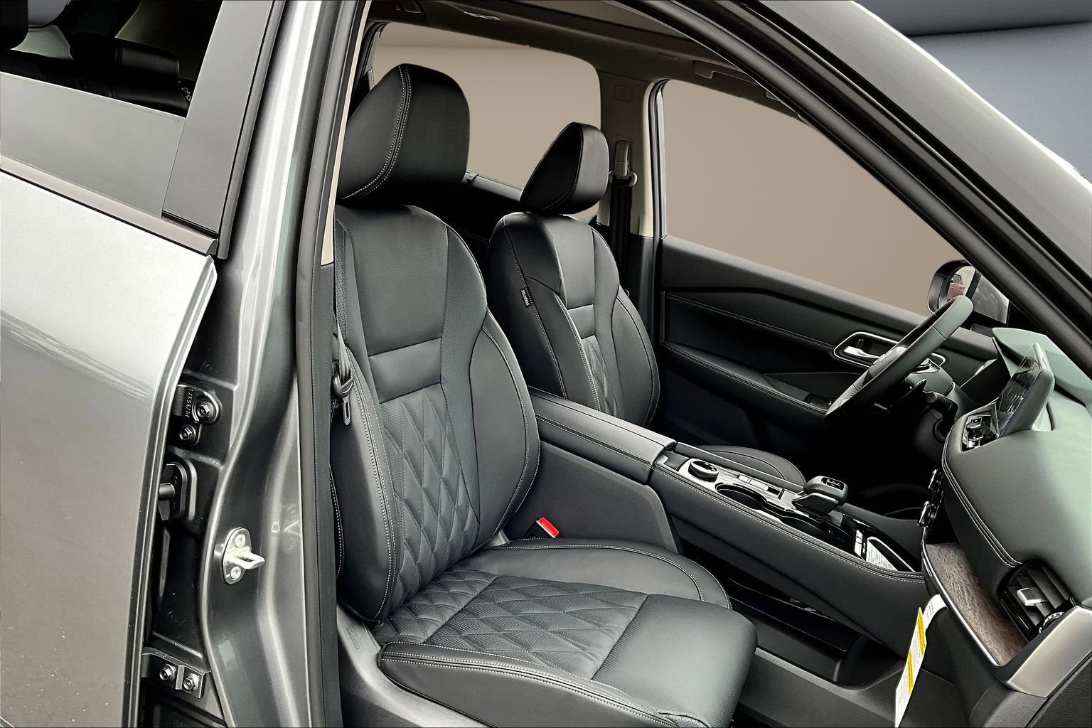 New 2026 Nissan Rogue Platinum image 10