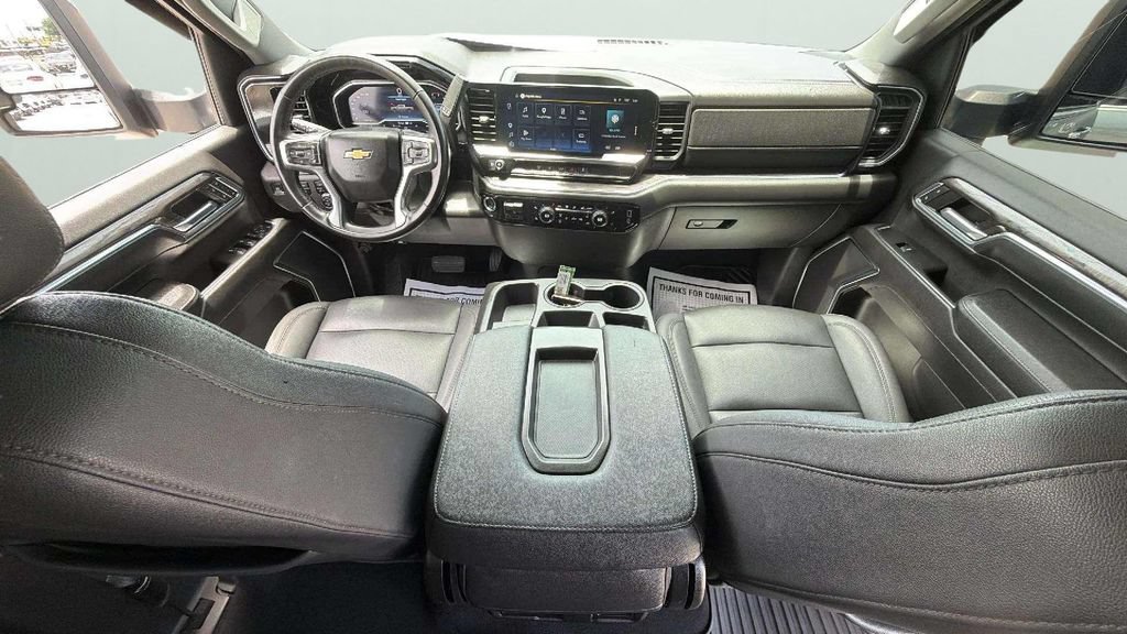 Used 2024 Chevrolet Silverado 2500 LTZ AWD/4WD image 31