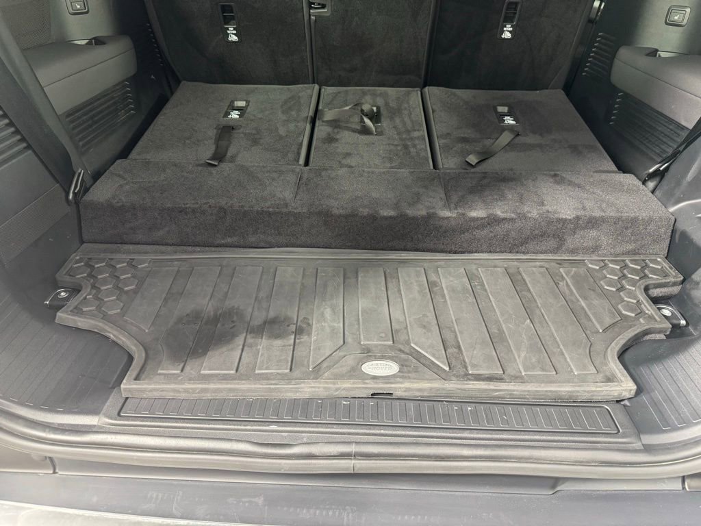 Used 2023 Land Rover Defender 130 SE image 23