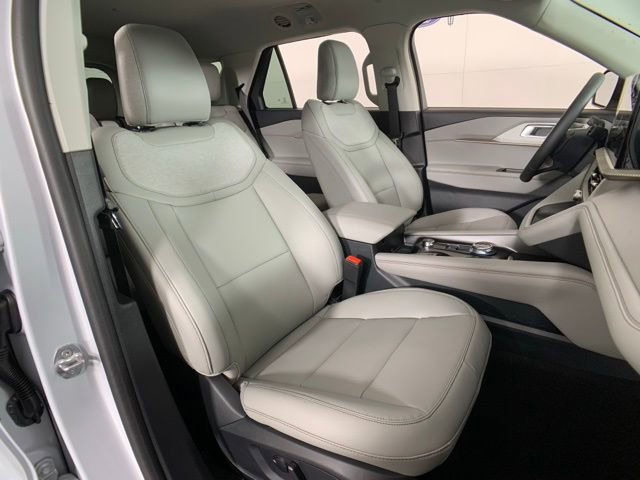 Used 2025 Ford Explorer Active w/ Active Comfort Package image 34