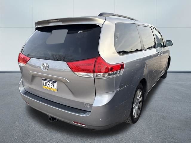 Used 2013 Toyota Sienna XLE image 4