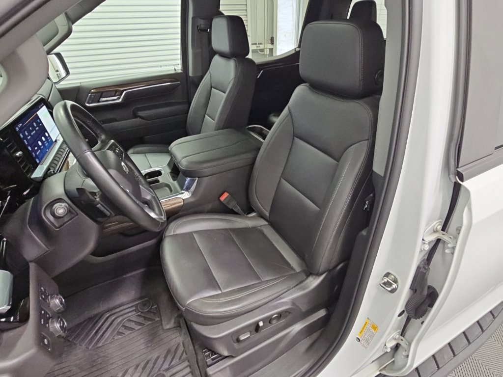 Used 2024 Chevrolet Silverado 1500 LT Trail Boss w/ LT Trail Boss Premium Package AWD/4WD image 31