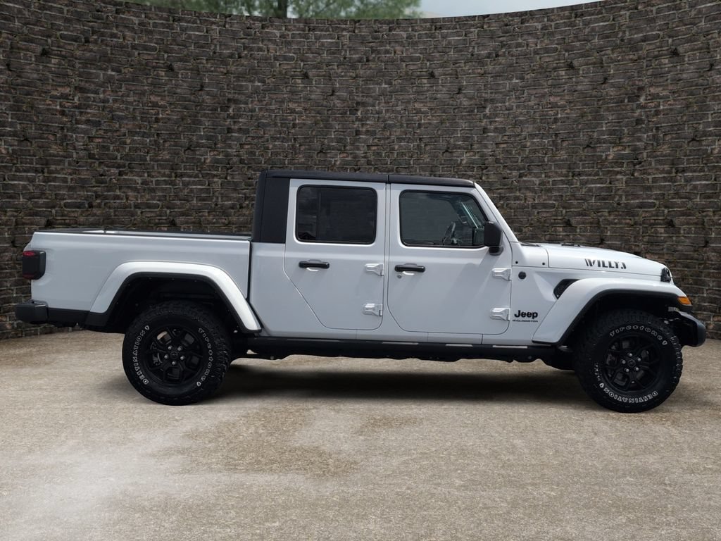 Used 2024 Jeep Gladiator Sport AWD/4WD image 3