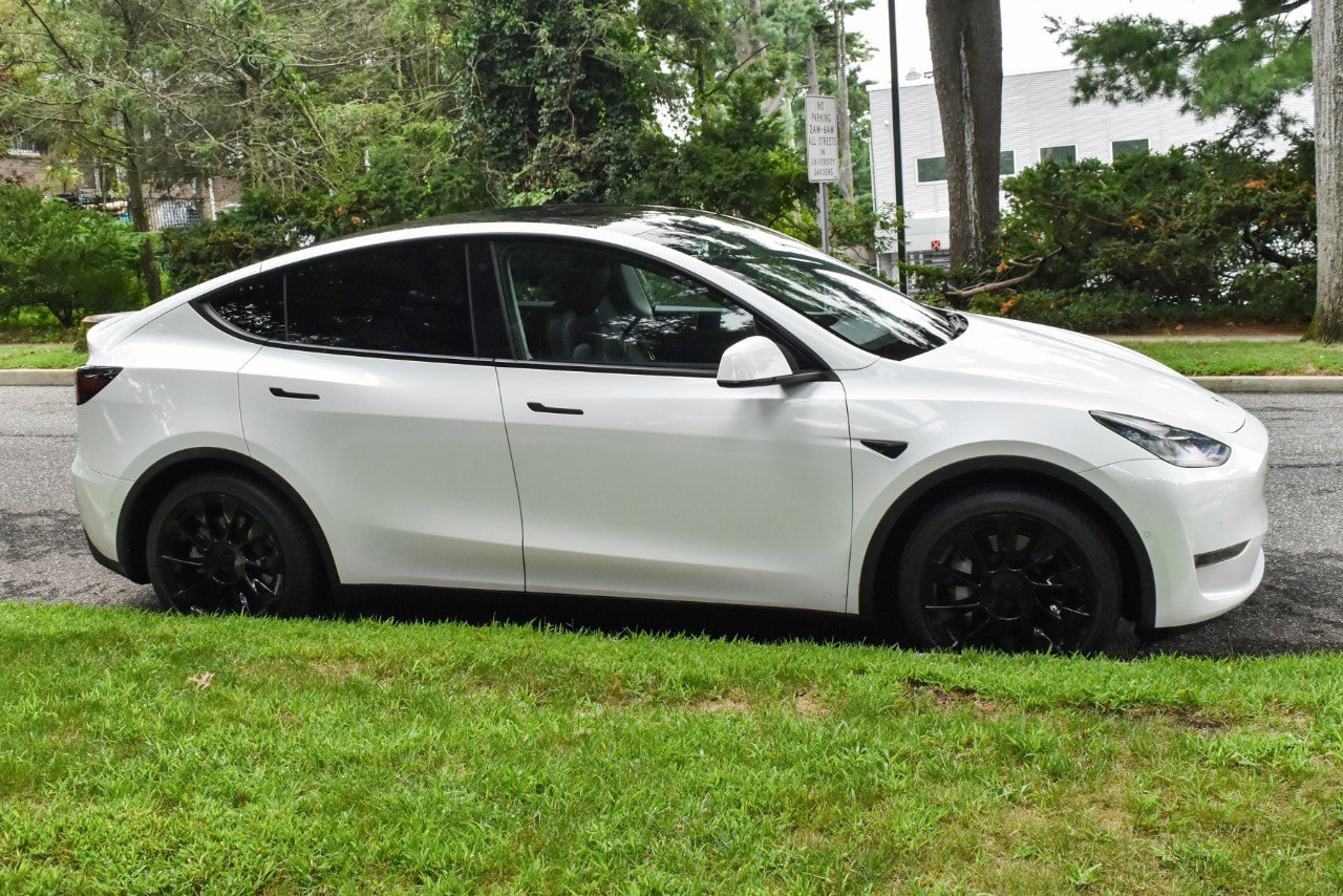 Used 2021 Tesla Model Y 2WD image 10