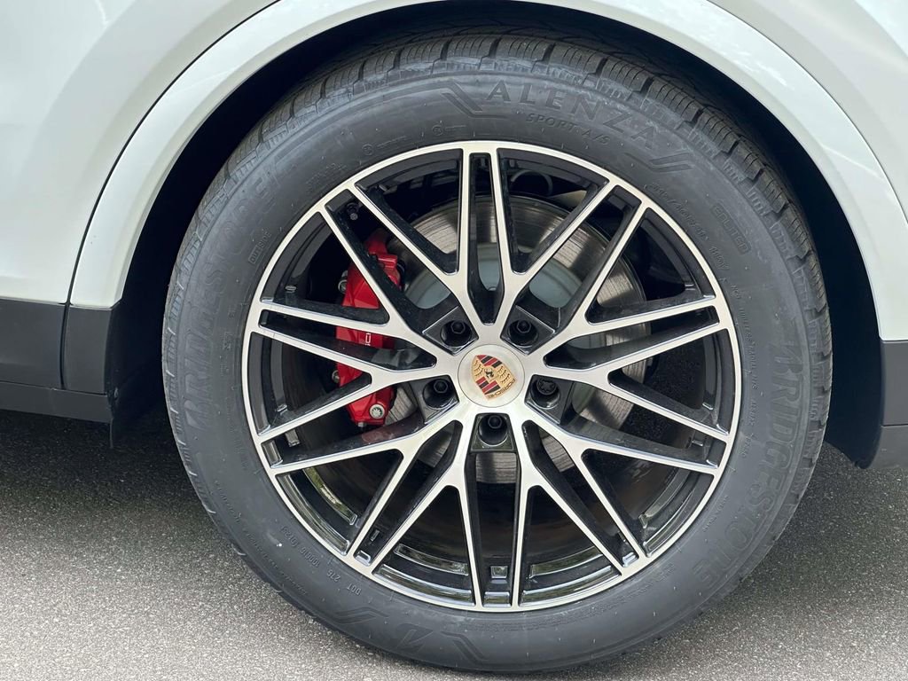 New 2025 Porsche Cayenne S image 8