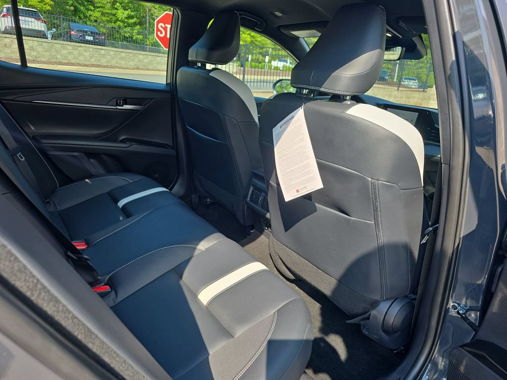 Used 2025 Toyota Camry SE w/ Convenience Package FWD image 11