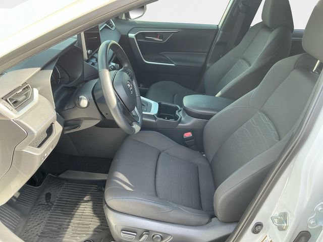 Used 2024 Toyota RAV4 SE image 11