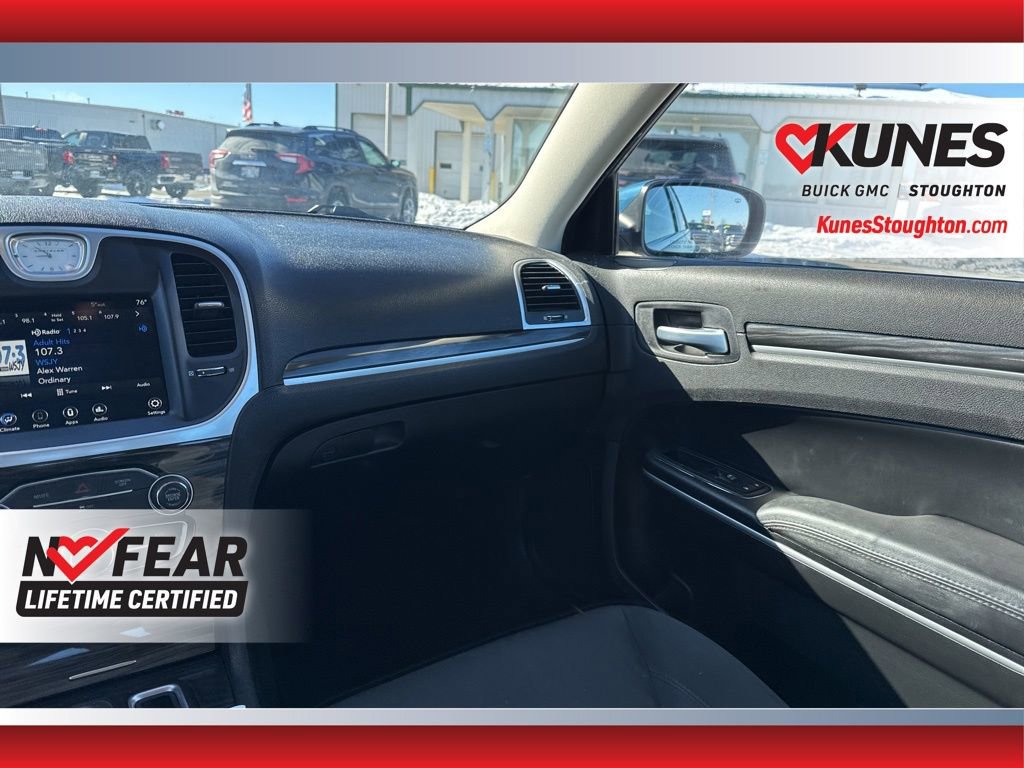 Used 2022 Chrysler 300 Touring image 40
