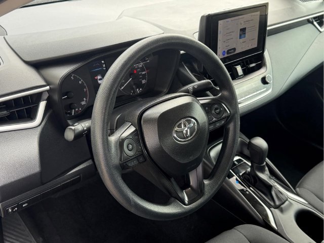 Used 2025 Toyota Corolla LE FWD image 13