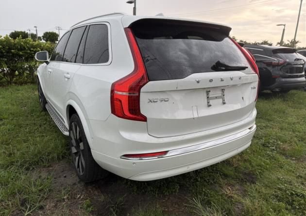 Used 2025 Volvo XC90 T8 Plus AWD/4WD image 3