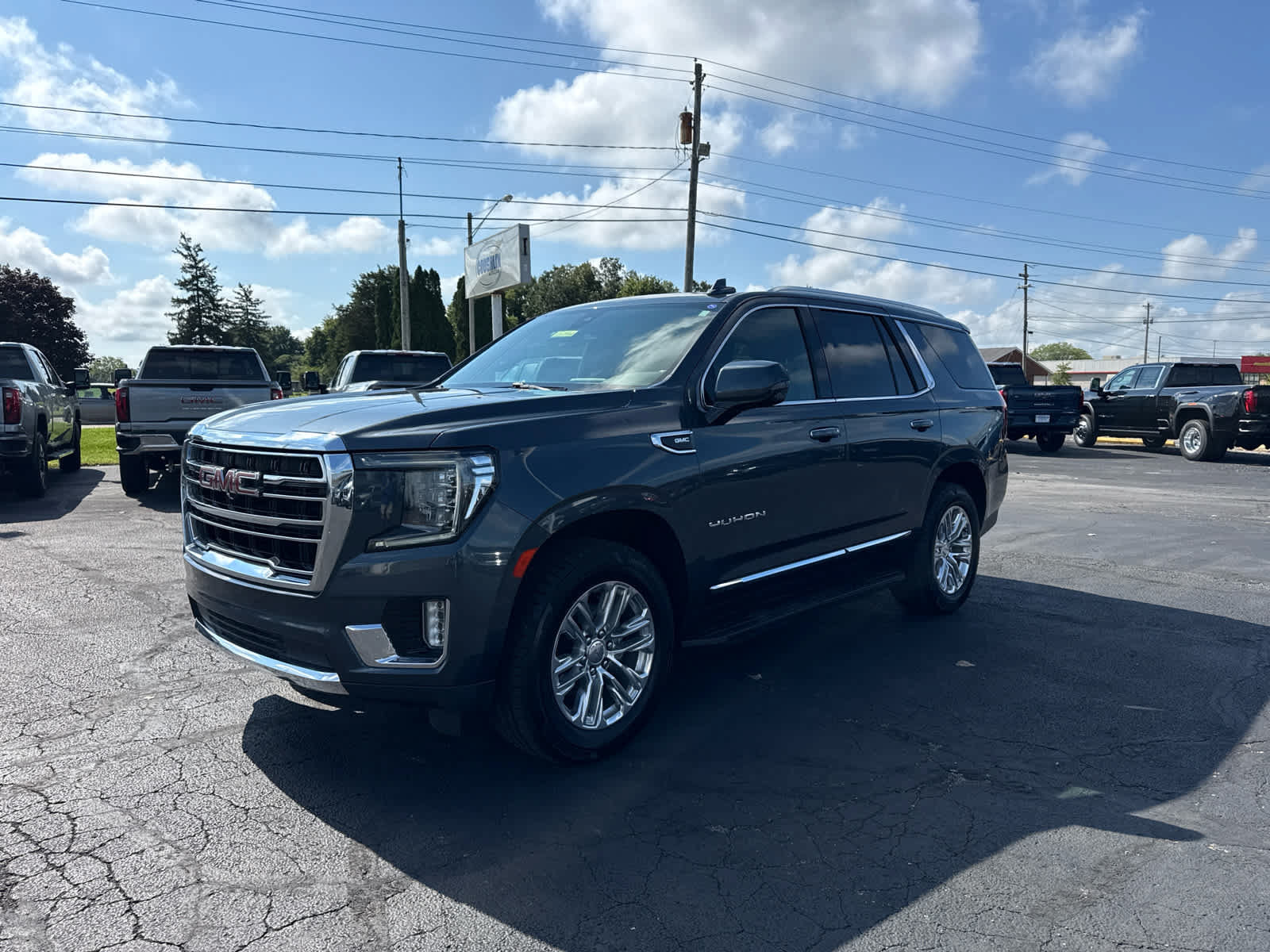 Certified 2021 GMC Yukon SLT w/ SLT Premium Package AWD/4WD image 1