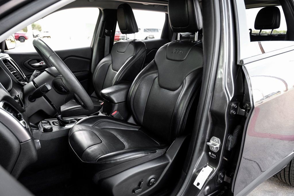 Used 2022 Jeep Cherokee Limited image 8