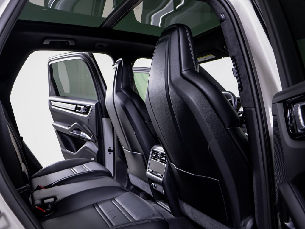 Certified 2020 Porsche Cayenne Turbo S AWD/4WD image 9