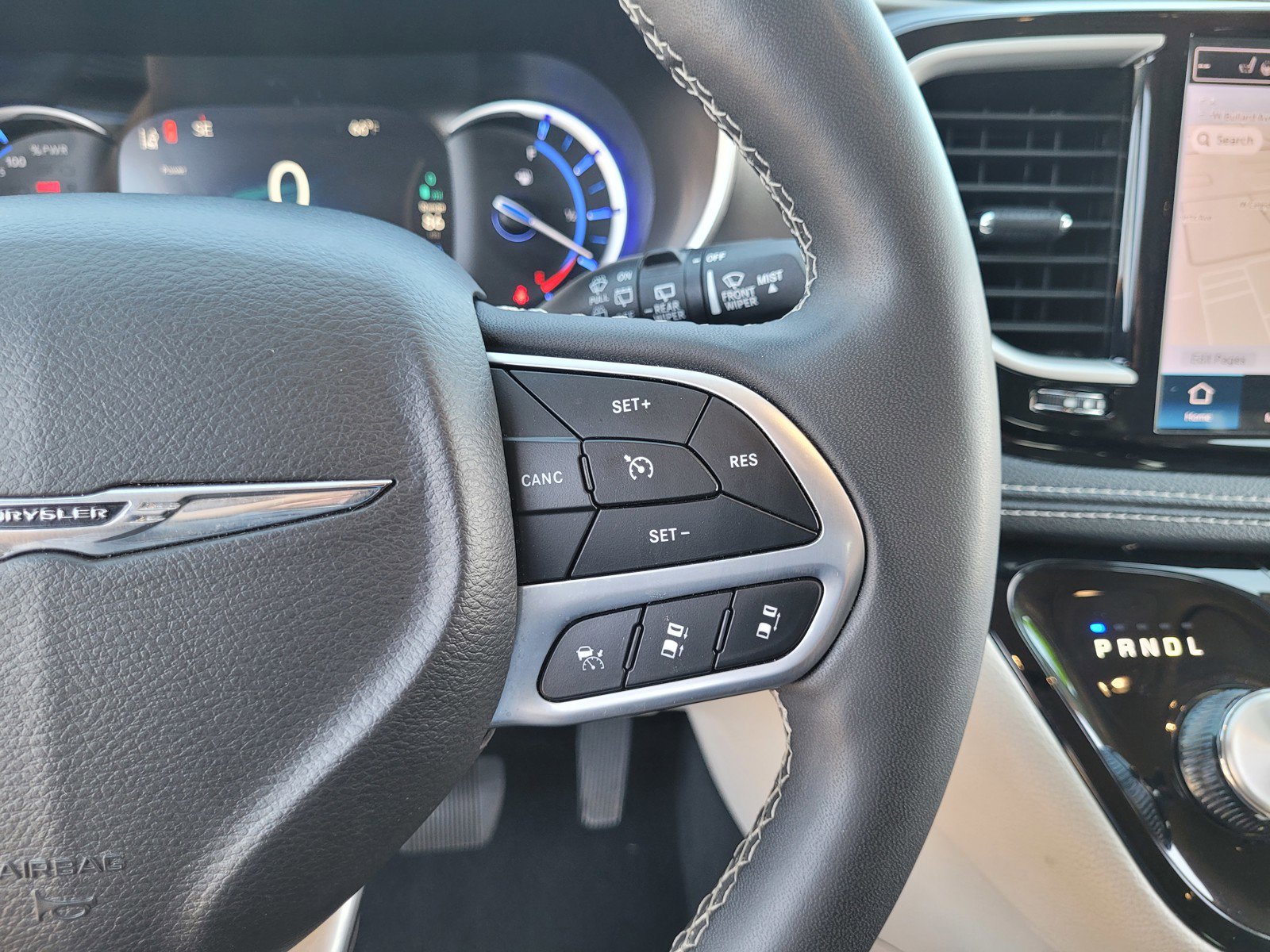 Used 2024 Chrysler Pacifica Limited FWD image 22