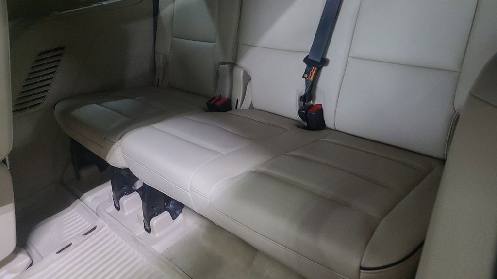 Used 2023 Cadillac Escalade Premium Luxury w/ Performance Package image 7