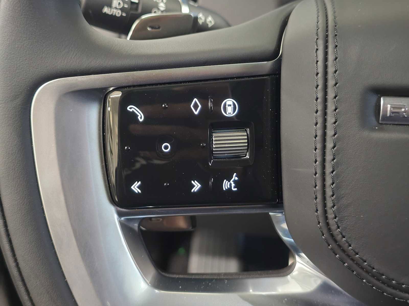 New 2025 Land Rover Range Rover Long Wheelbase SE image 34
