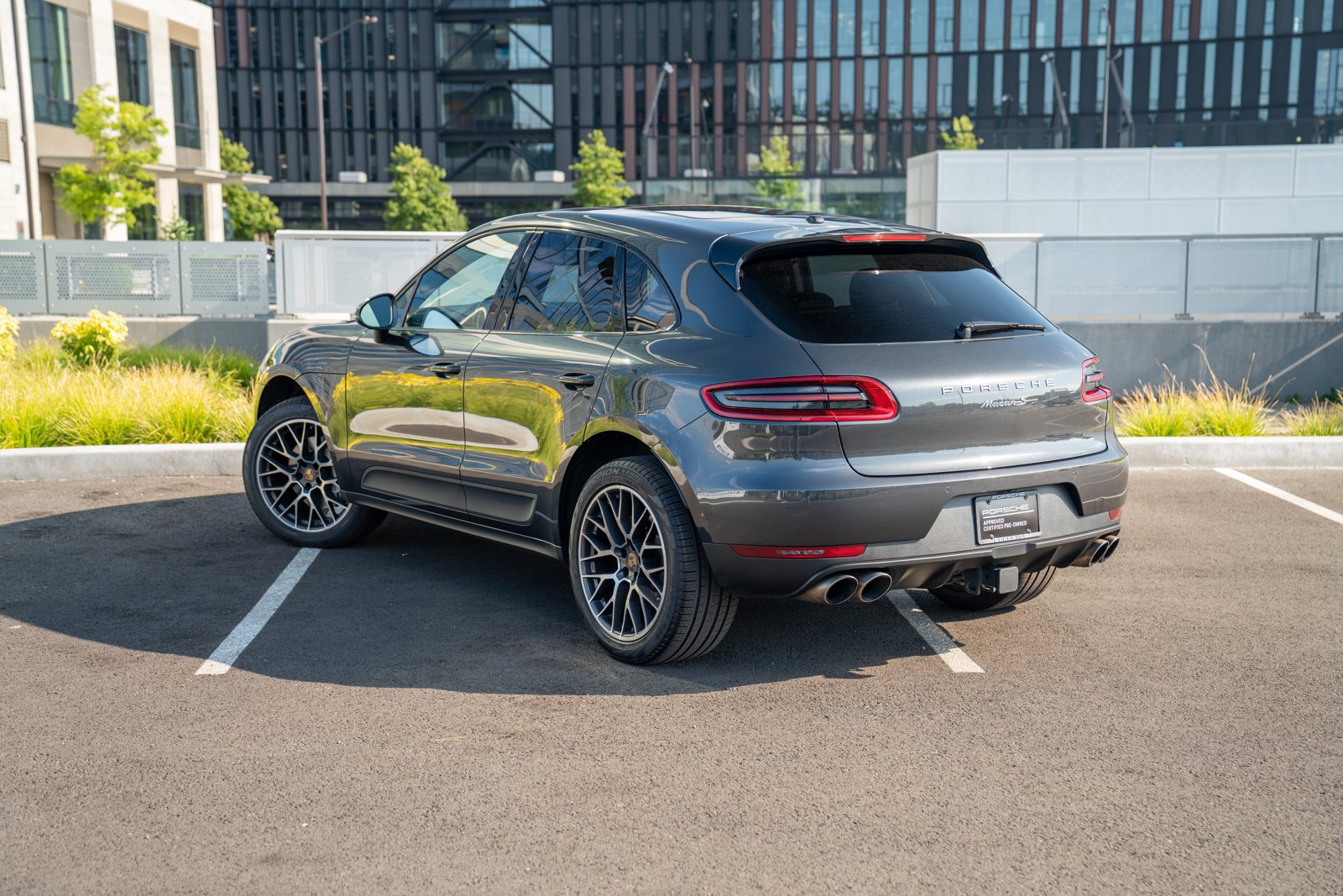 Used 2018 Porsche Macan S AWD/4WD image 3