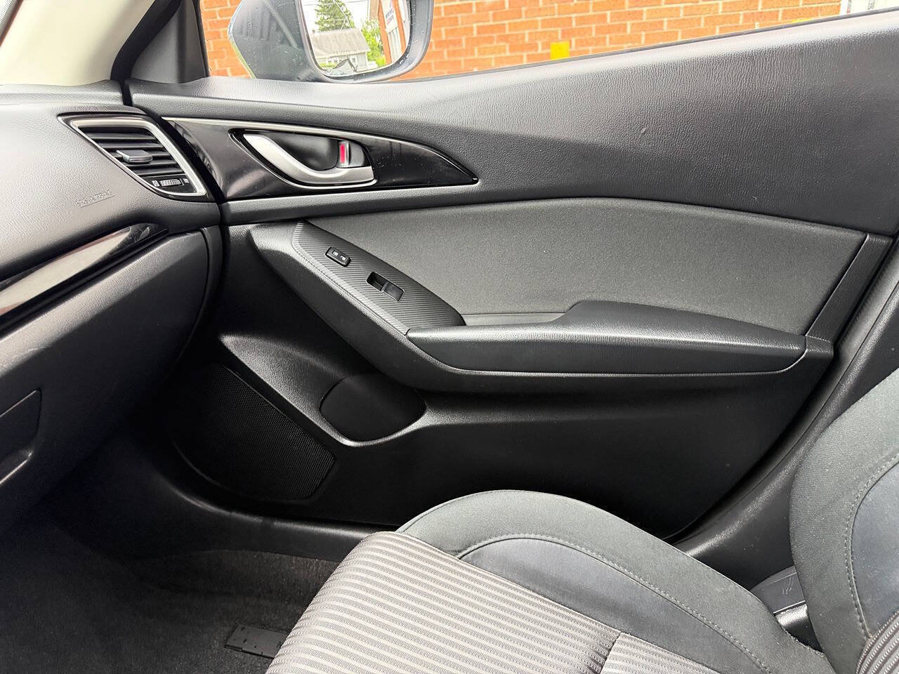 Used 2016 MAZDA MAZDA3 i Touring FWD image 30