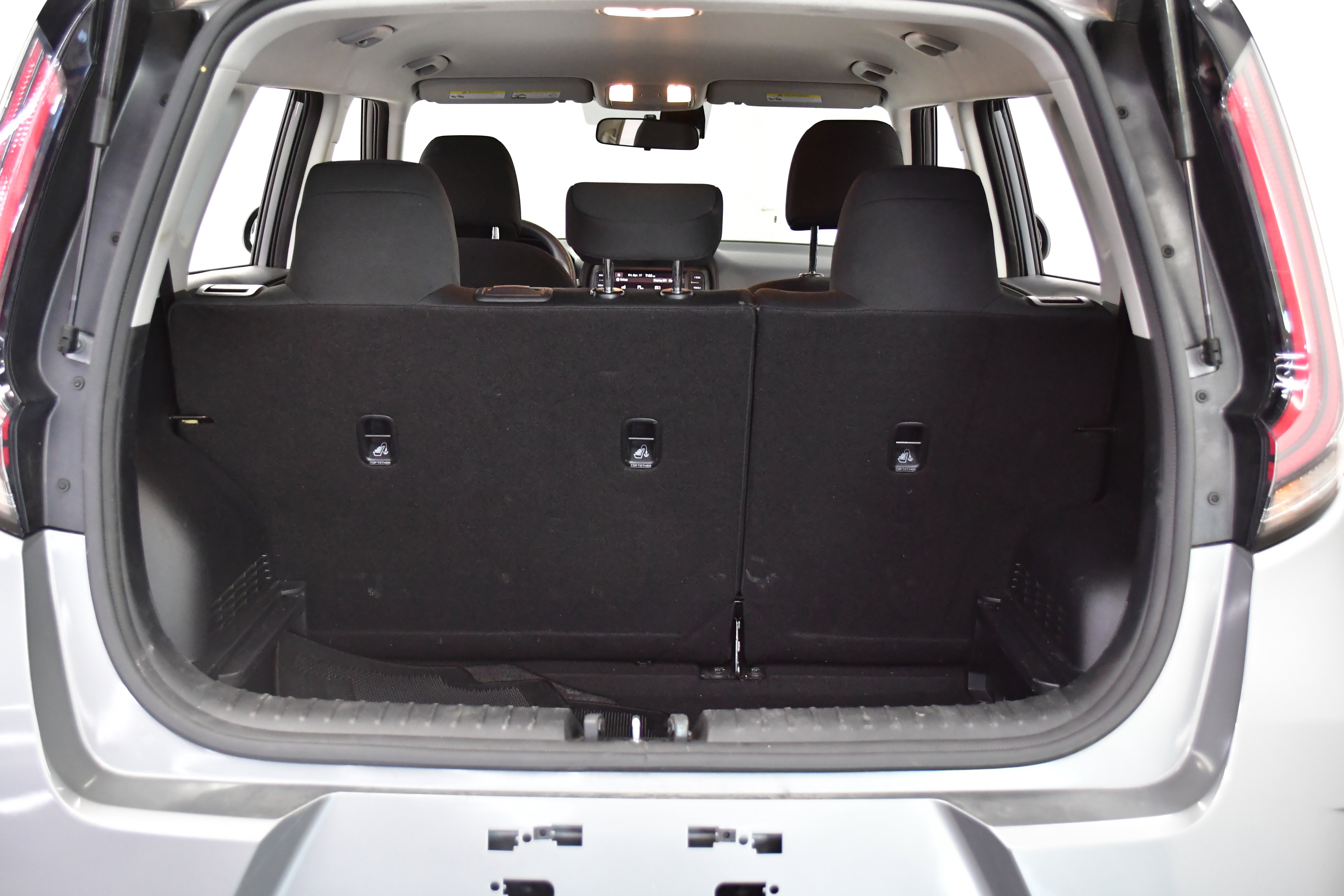 Used 2025 Kia Soul LX w/ LX Technology Package FWD image 8
