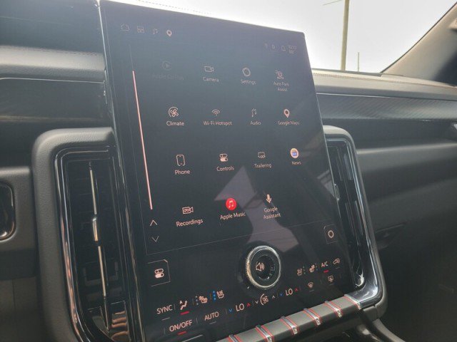 Used 2025 GMC Yukon AT4 w/ AT4 Premium Package AWD/4WD image 22