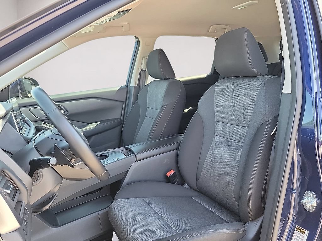 Used 2025 Nissan Rogue SV FWD image 11