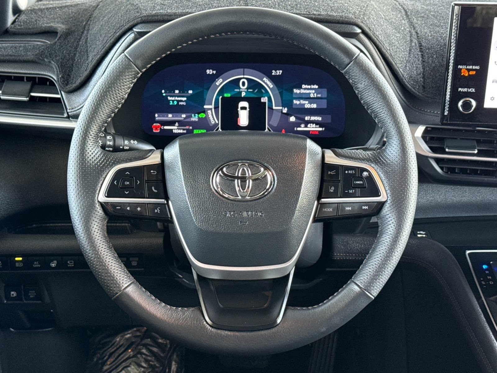 Used 2025 Toyota Sienna Platinum FWD image 13