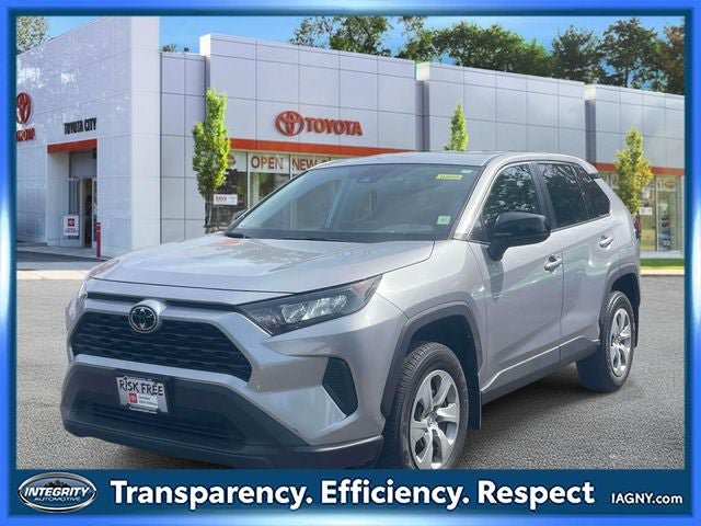 Used 2022 Toyota RAV4 LE AWD/4WD image 4
